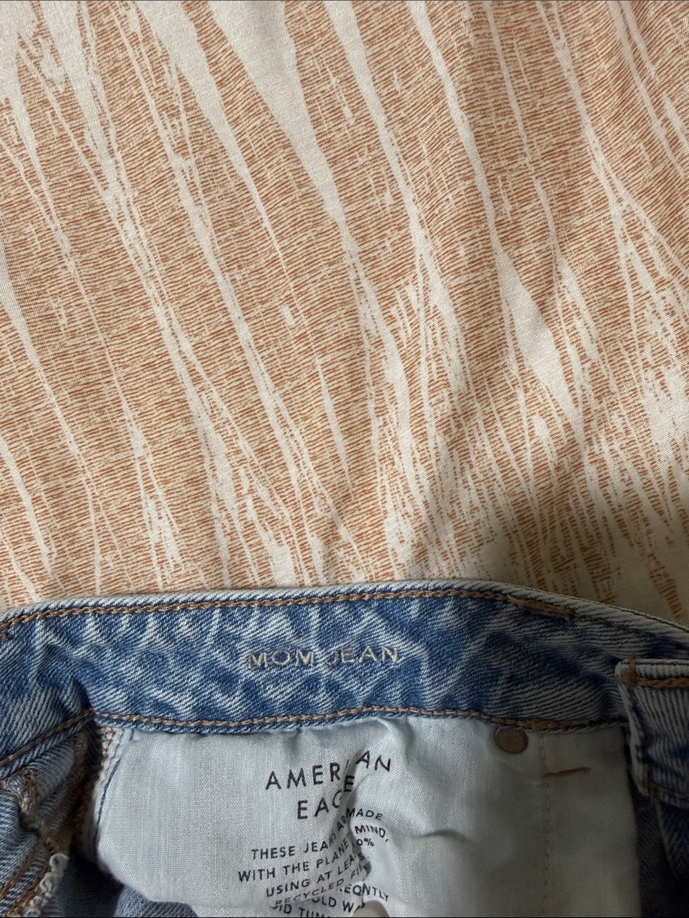 American Eagle Outfitters Light Blue Distressed High-Rise Jeans - Picture 4 of 7
